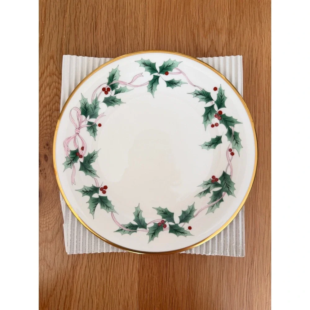 Set of 4 NIB Mikasa Ribbon Holly 8